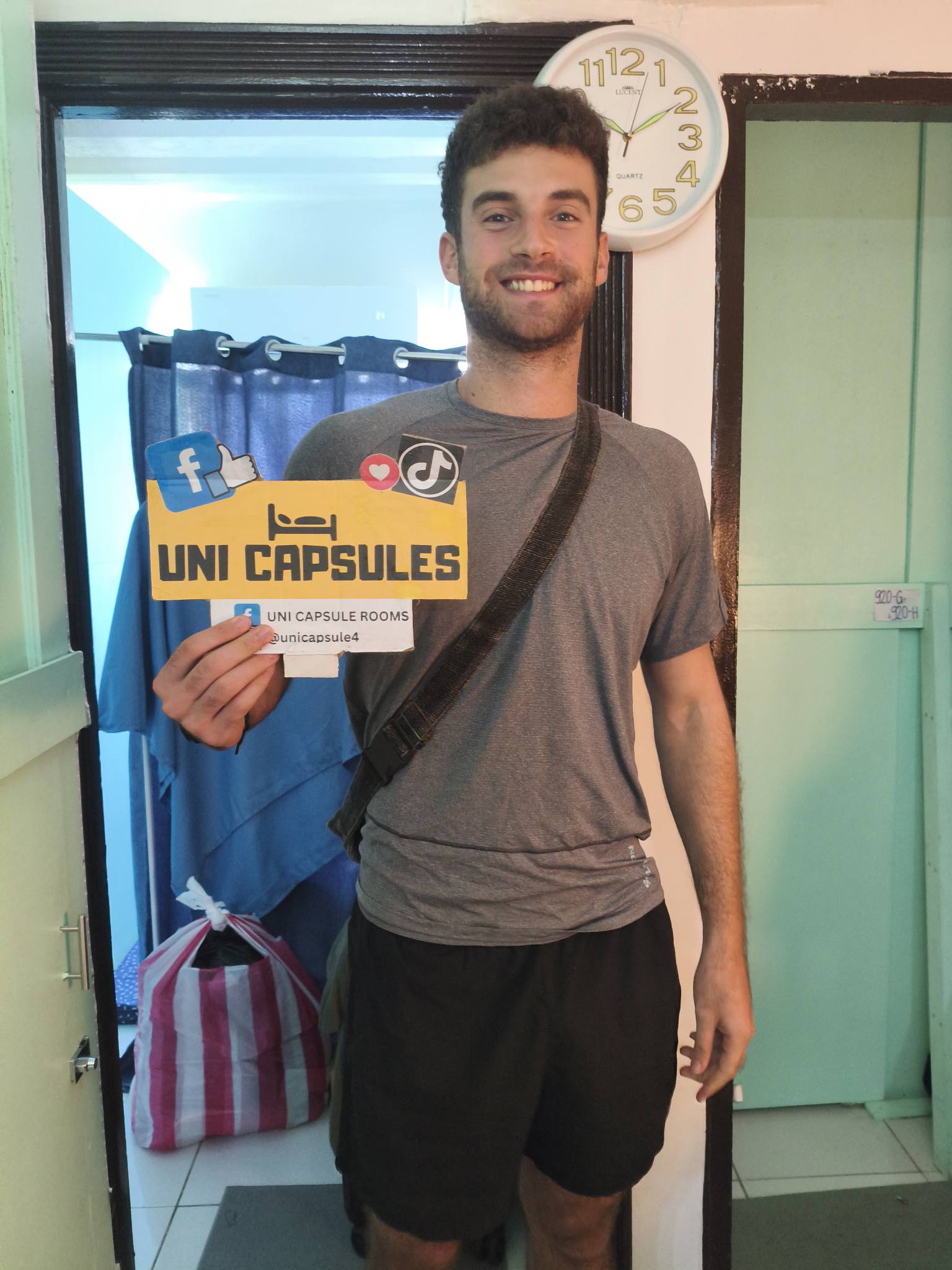 Happy guest holding UniCapsules sign with Facebook and TikTok logos